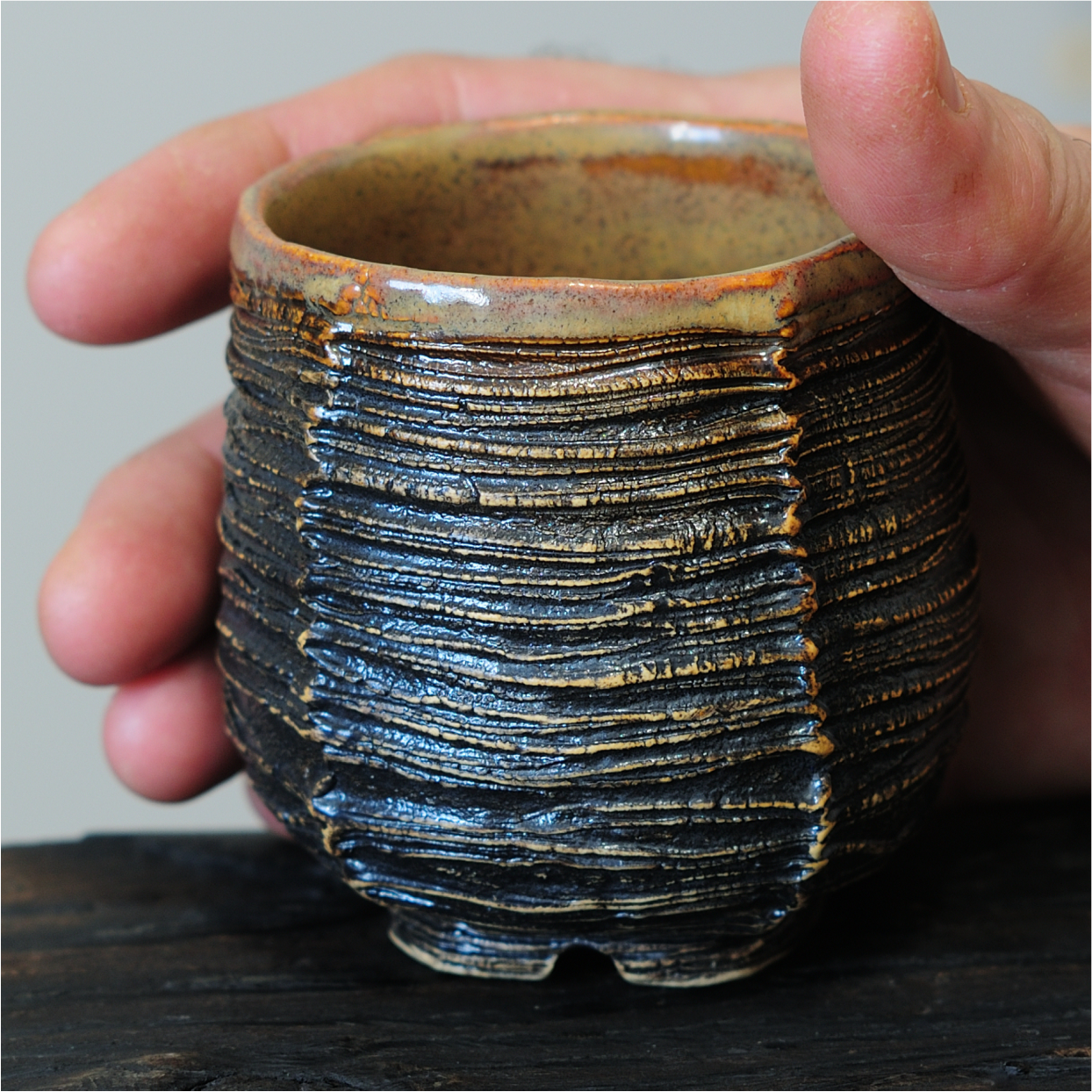 Handmade ceramic yunomi tumbler DUNE with textured surface, 230ml