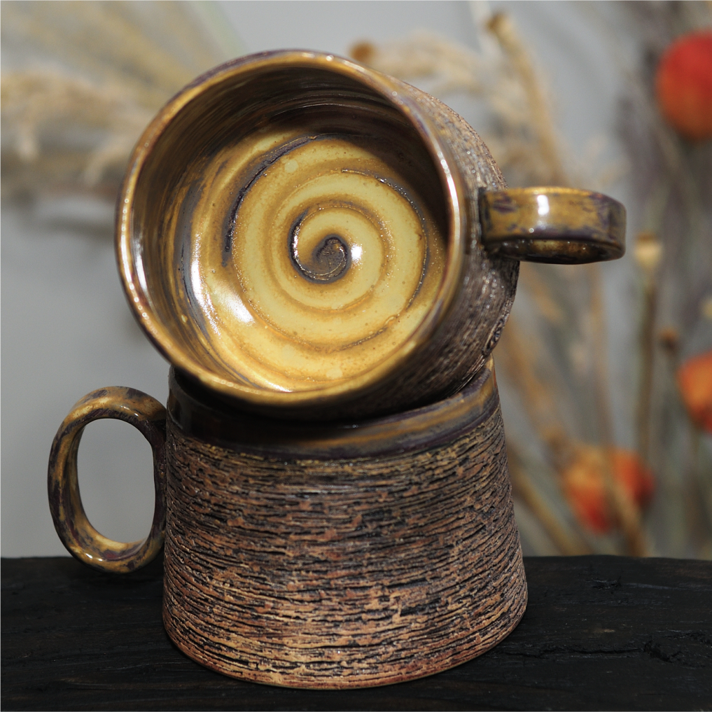 handmade pottery mug cylindrical shape