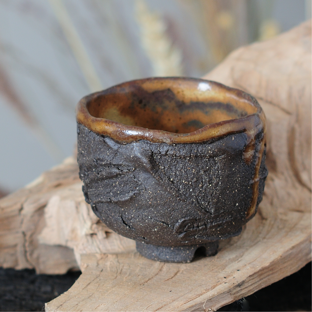 Black stoneware kurinuki yunomi tea cup, handleless design