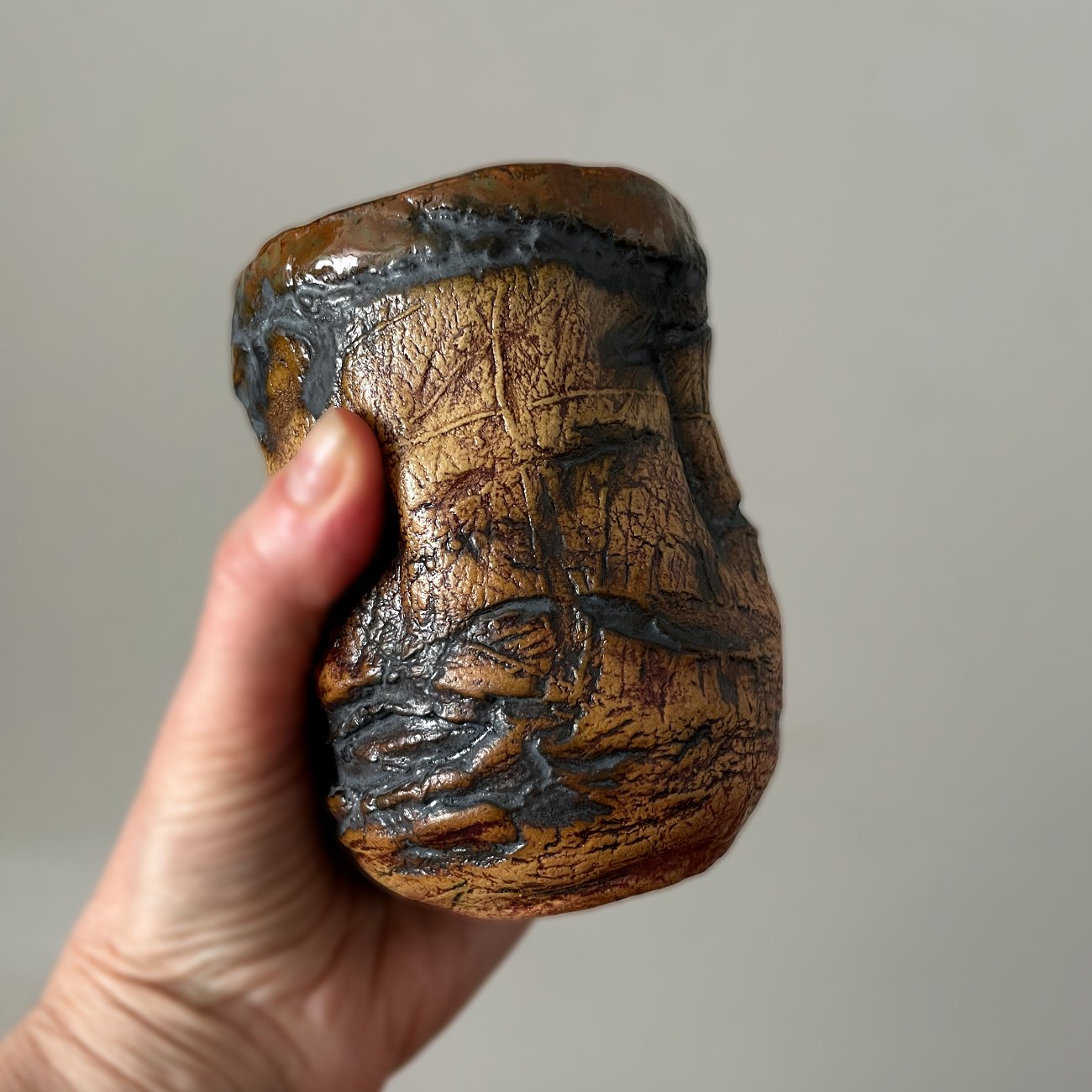 Textured ceramic yunomi tea cup for tea and coffee 400 ml
