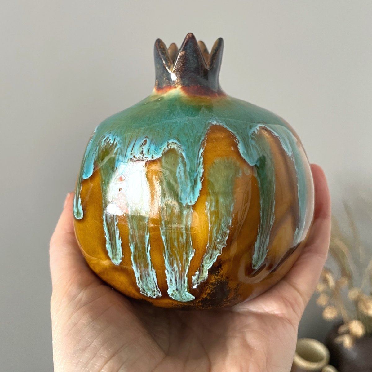 Decorative ceramic pomegranate vase with natural glaze flow and rich texture